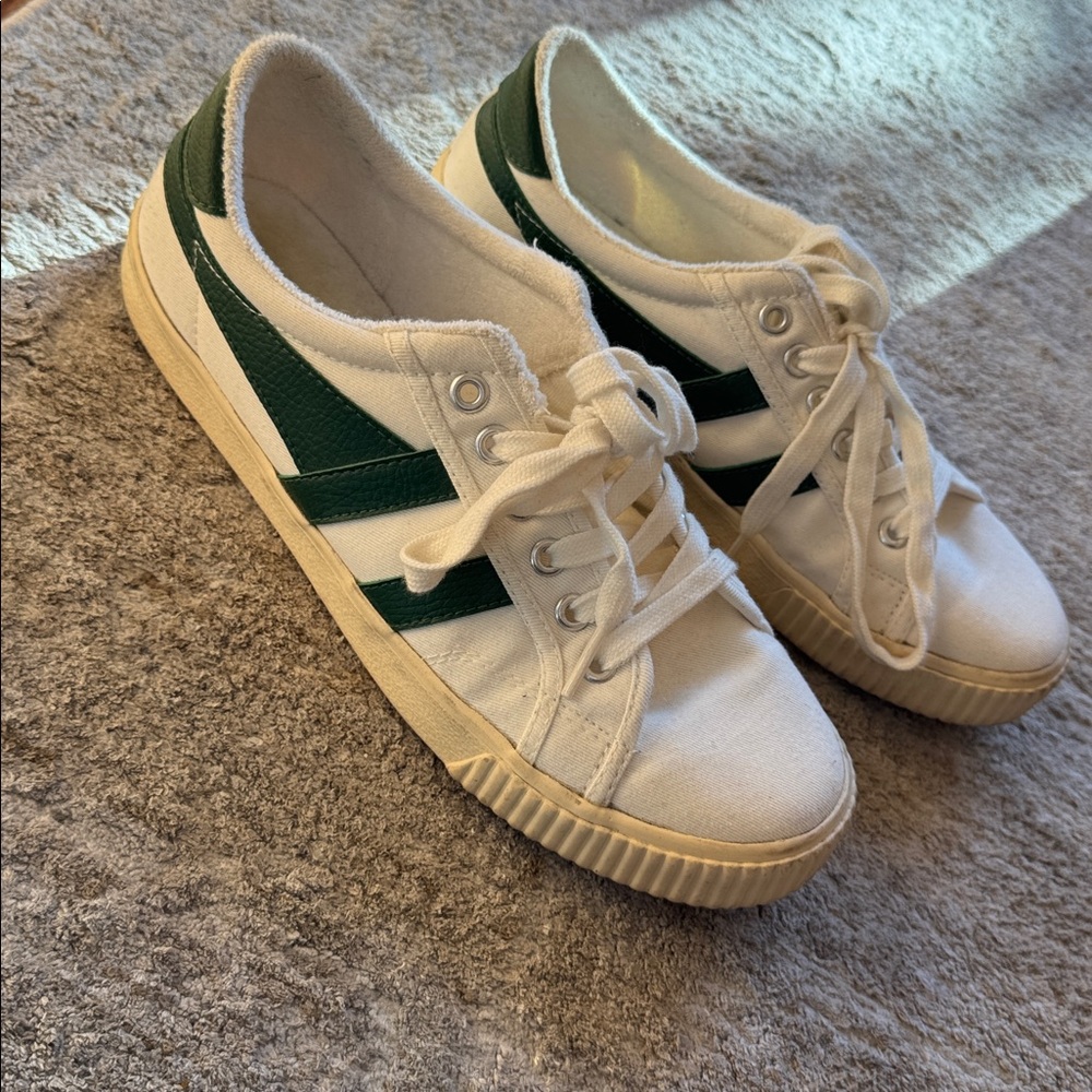 Gola Cream Textile Sneakers size 9, great condition.